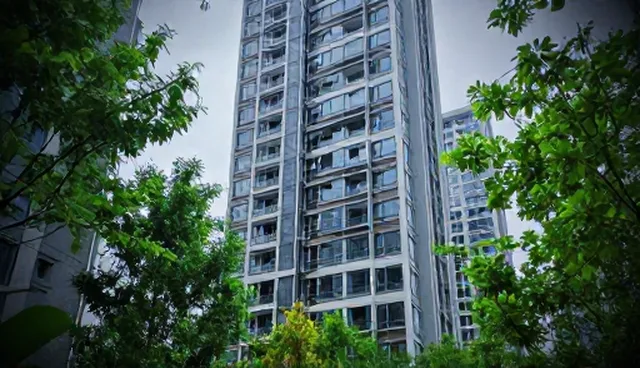 服装加工适用条件比较：选择与维护策略分析